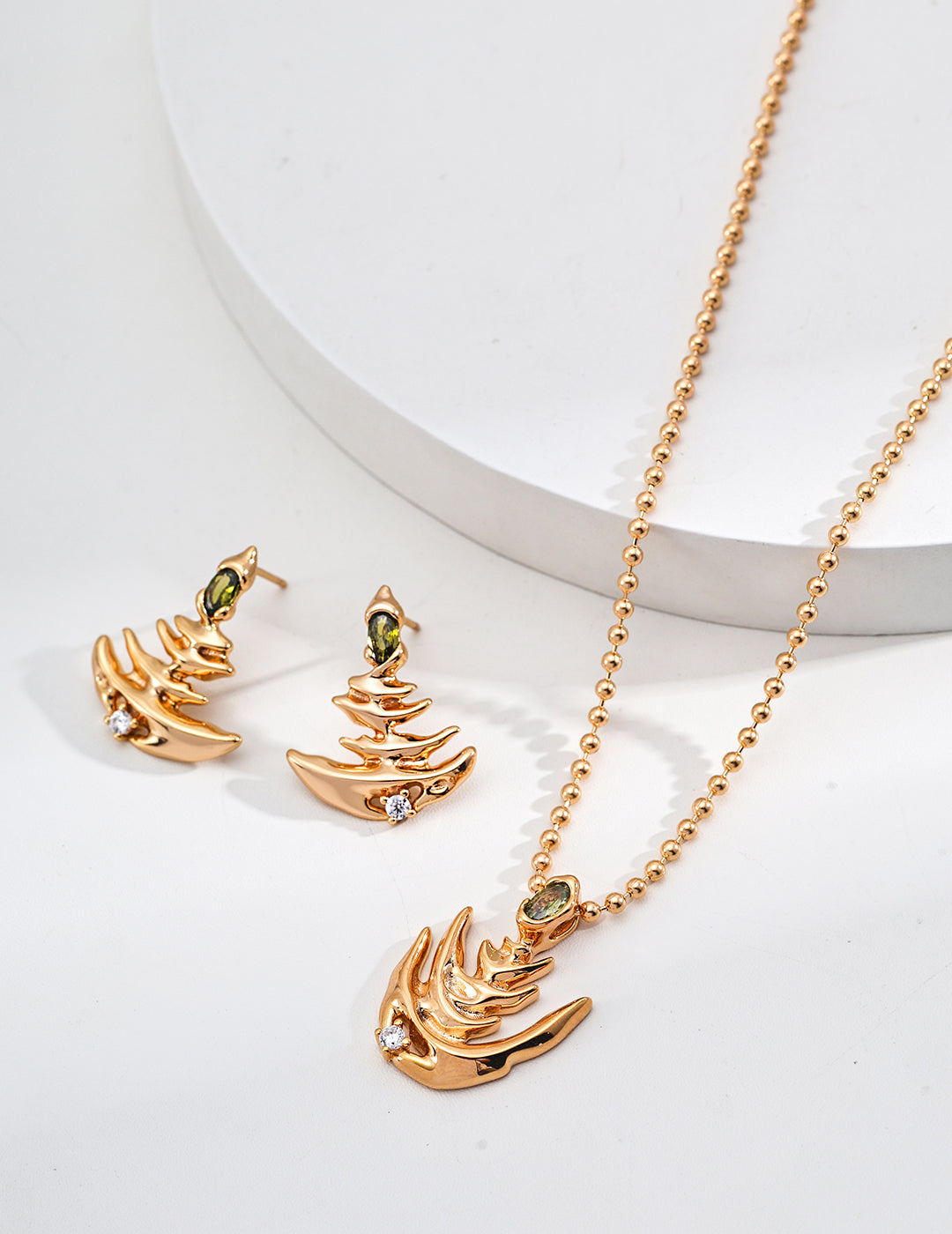 Pure Silver Necklace Embellished with Cubic Zirconia and Natural Wave Design