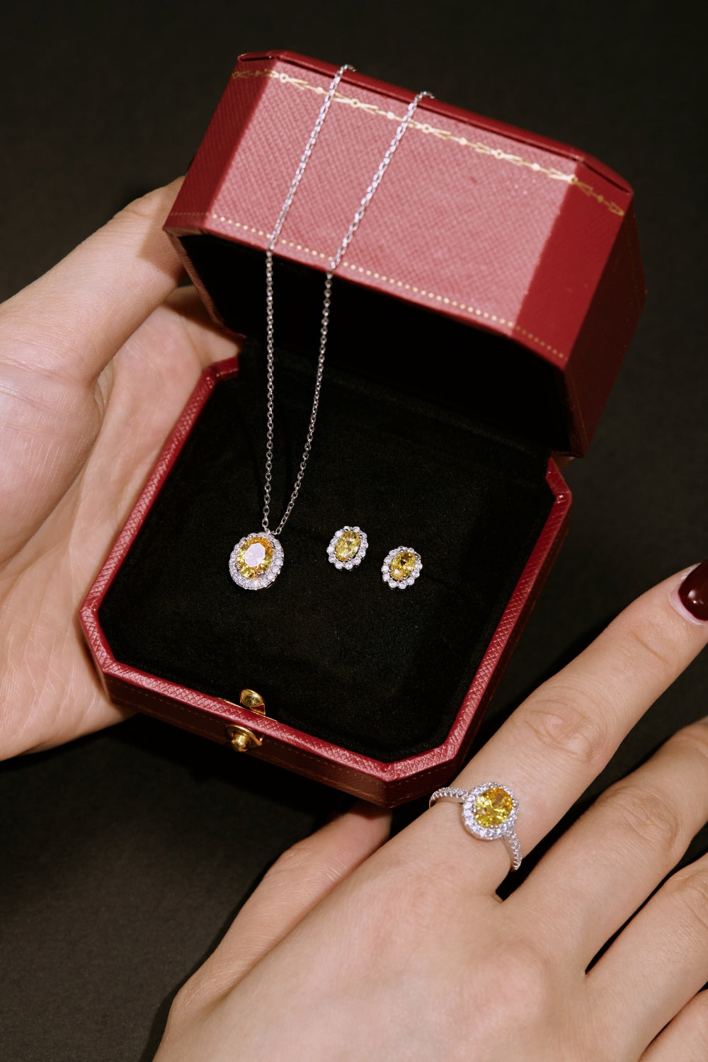 S925 Sterling Silver Stylish Collection Necklace with White Oval & Round Cubic Zirconia - Unique Niche Design for Luxury Fashion